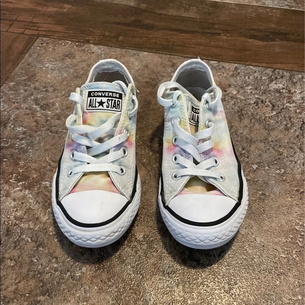 Girls converse